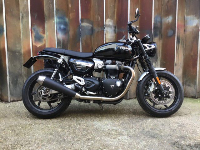 TRIUMPH Speed Twin 1200 Retro Neufahrzeug