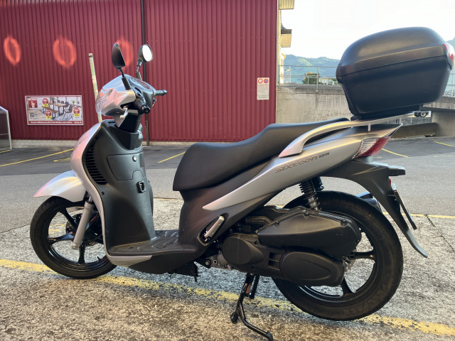 SUZUKI UX 125 Sixteen Roller Occasion